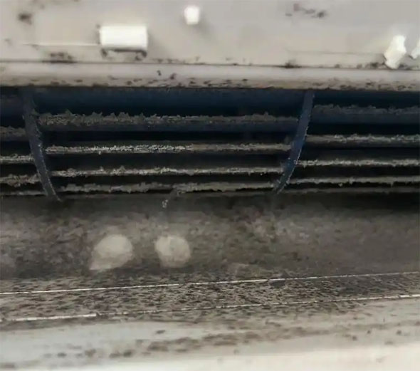 南乐空调吹的风有股烧焦味是怎么回事